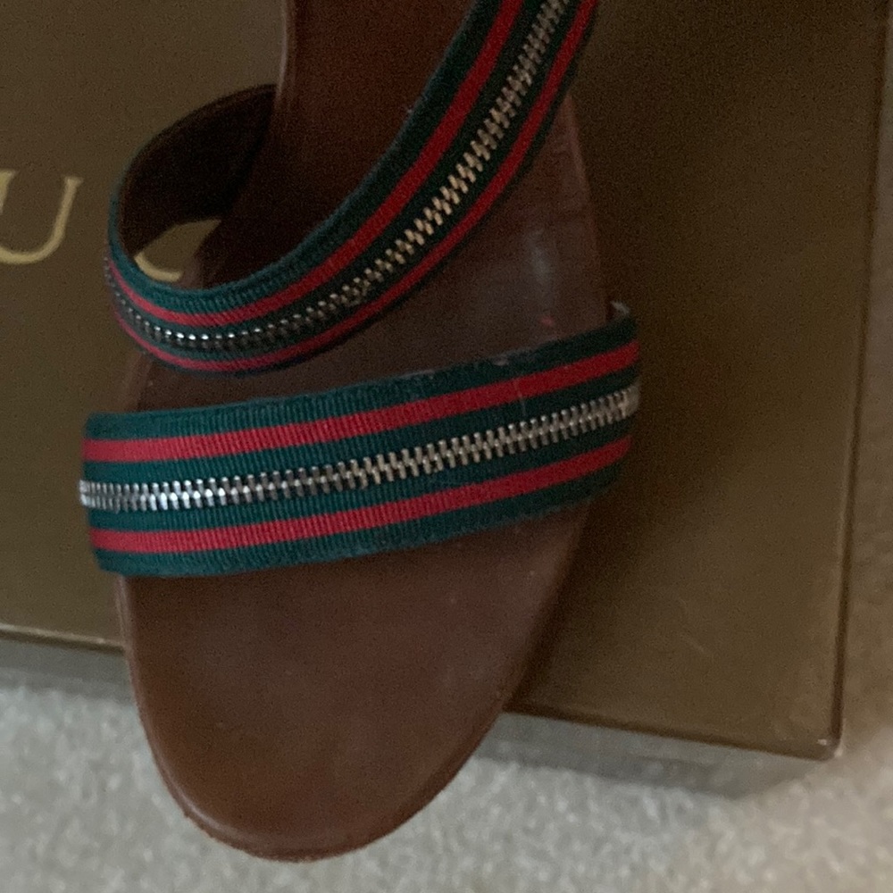 Women Gucci original print zip sandal